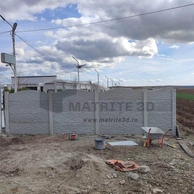Set Matrite gard panou intreg format din 3 matrite mijloc + 1 terminatia si 2 stalpi LIS, Model – Piatra Sparta Romania